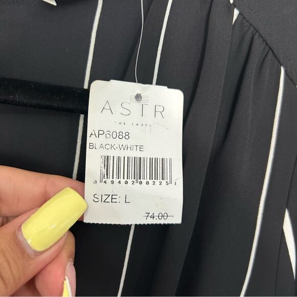 ASTR The Label Short Sleeve Deep V Striped Romper Black White Size Large - Picture 15 of 15